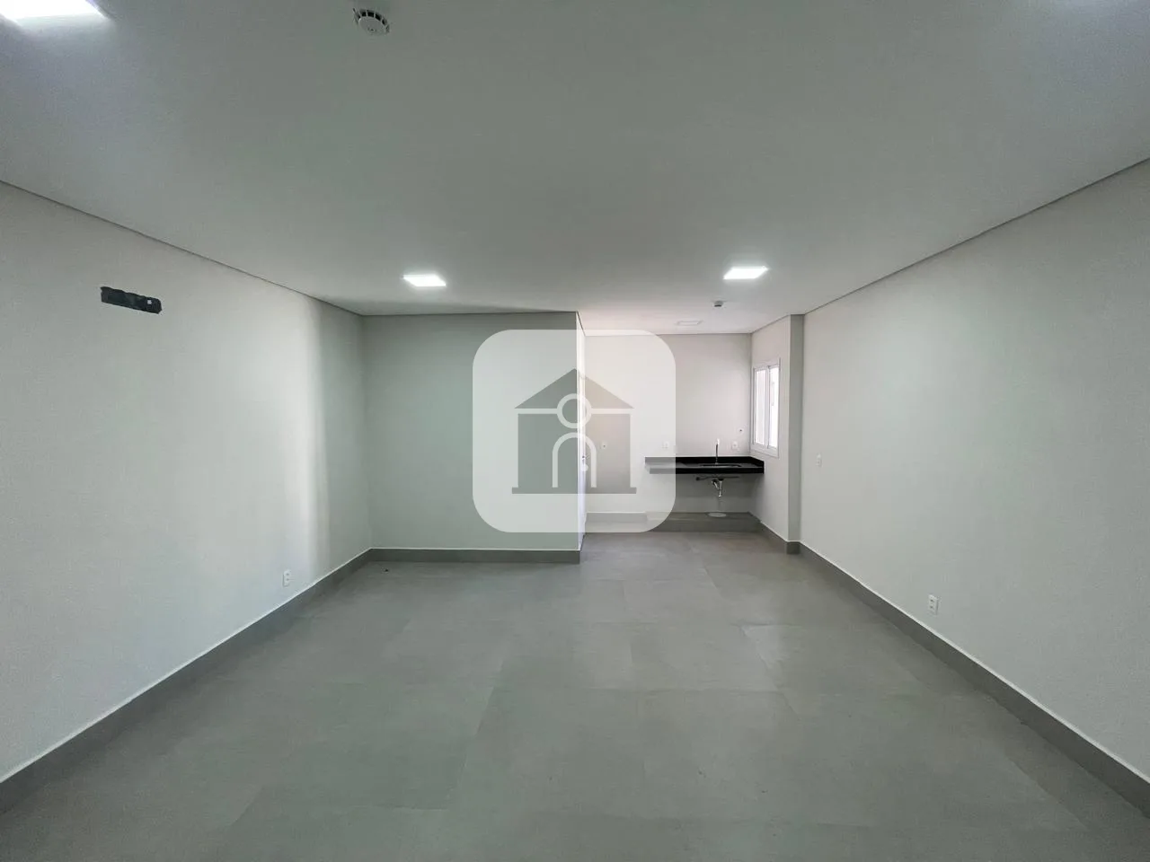 Alugar Comercial / Sala Comercial Condom&iacute;nio em Uberl&acirc;ndia R$ 2.200,00 - Foto 1