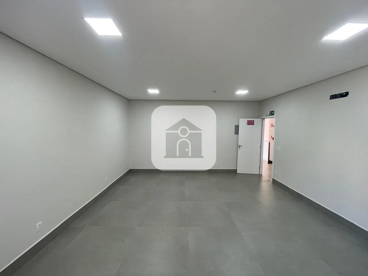 Alugar Comercial / Sala Comercial Condom&iacute;nio em Uberl&acirc;ndia R$ 2.200,00 - Foto 5