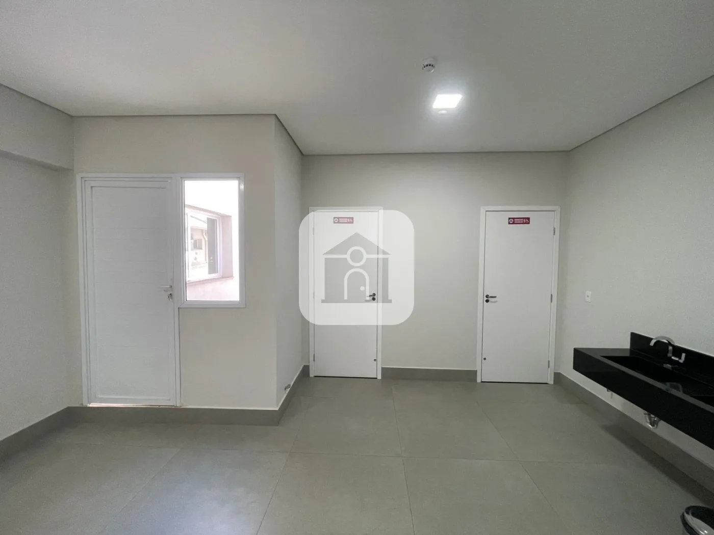 Alugar Comercial / Sala Comercial Condom&iacute;nio em Uberl&acirc;ndia R$ 2.200,00 - Foto 10