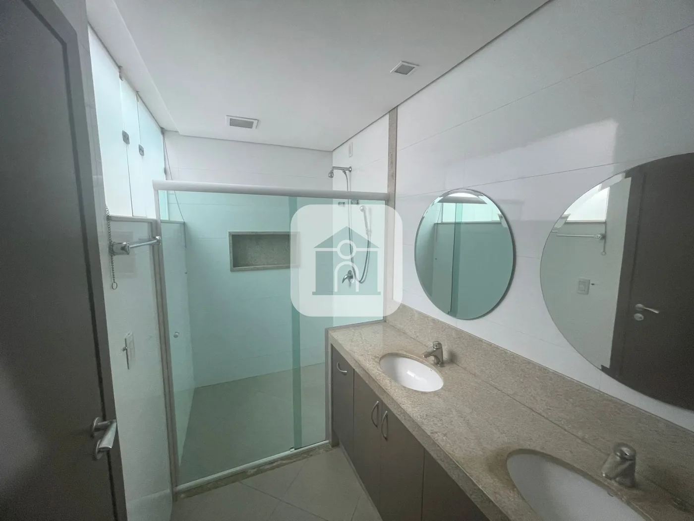 Alugar Casa / Padr&atilde;o em Uberl&acirc;ndia R$ 5.000,00 - Foto 1