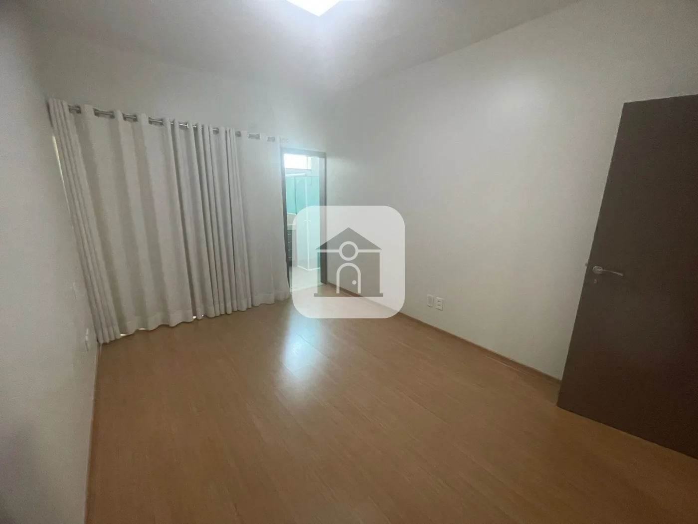 Alugar Casa / Padr&atilde;o em Uberl&acirc;ndia R$ 5.000,00 - Foto 3