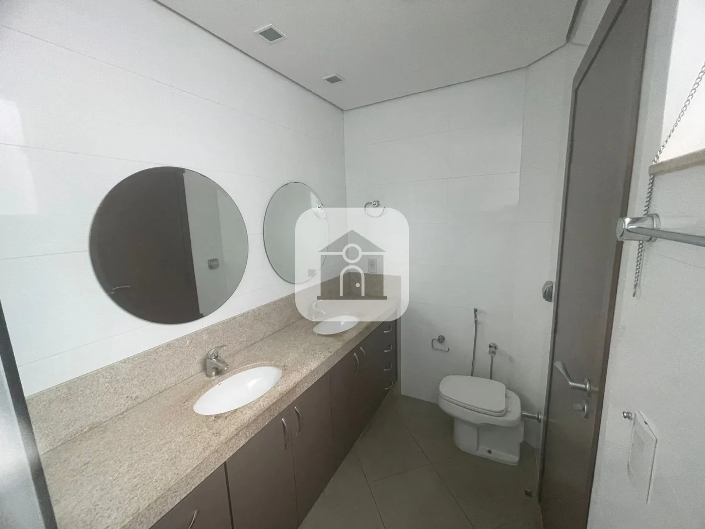 Alugar Casa / Padr&atilde;o em Uberl&acirc;ndia R$ 5.000,00 - Foto 4