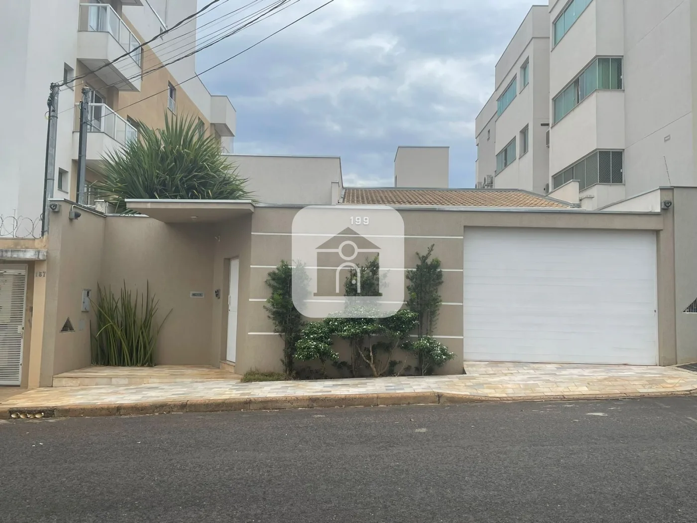 Alugar Casa / Padr&atilde;o em Uberl&acirc;ndia R$ 5.000,00 - Foto 28