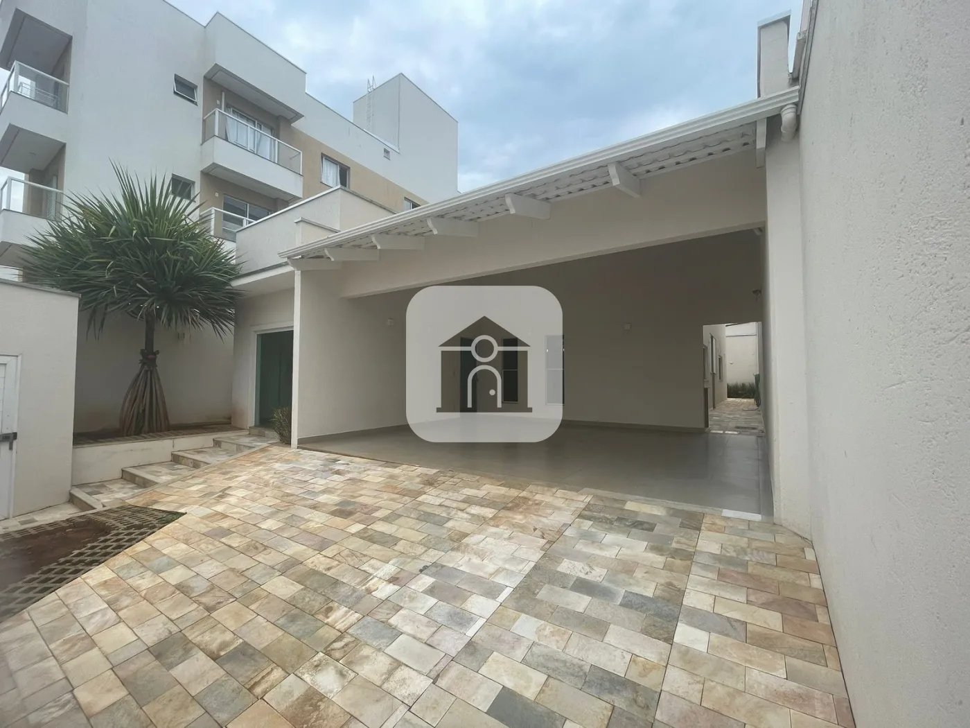 Alugar Casa / Padr&atilde;o em Uberl&acirc;ndia R$ 5.000,00 - Foto 32