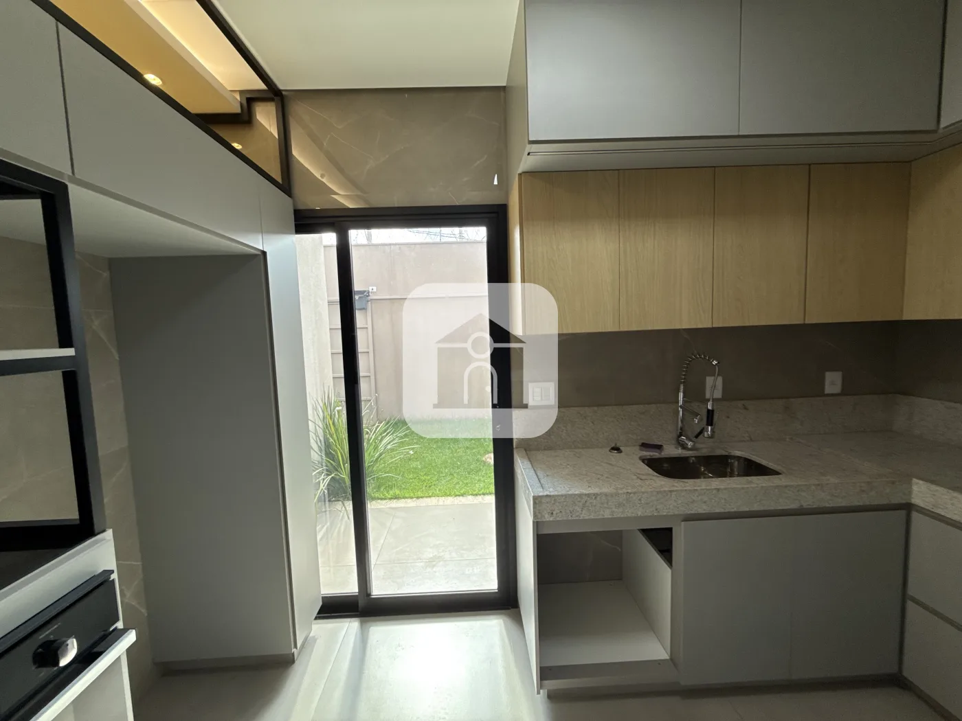 Alugar Casa / Sobrado em Uberl&acirc;ndia R$ 3.800,00 - Foto 14