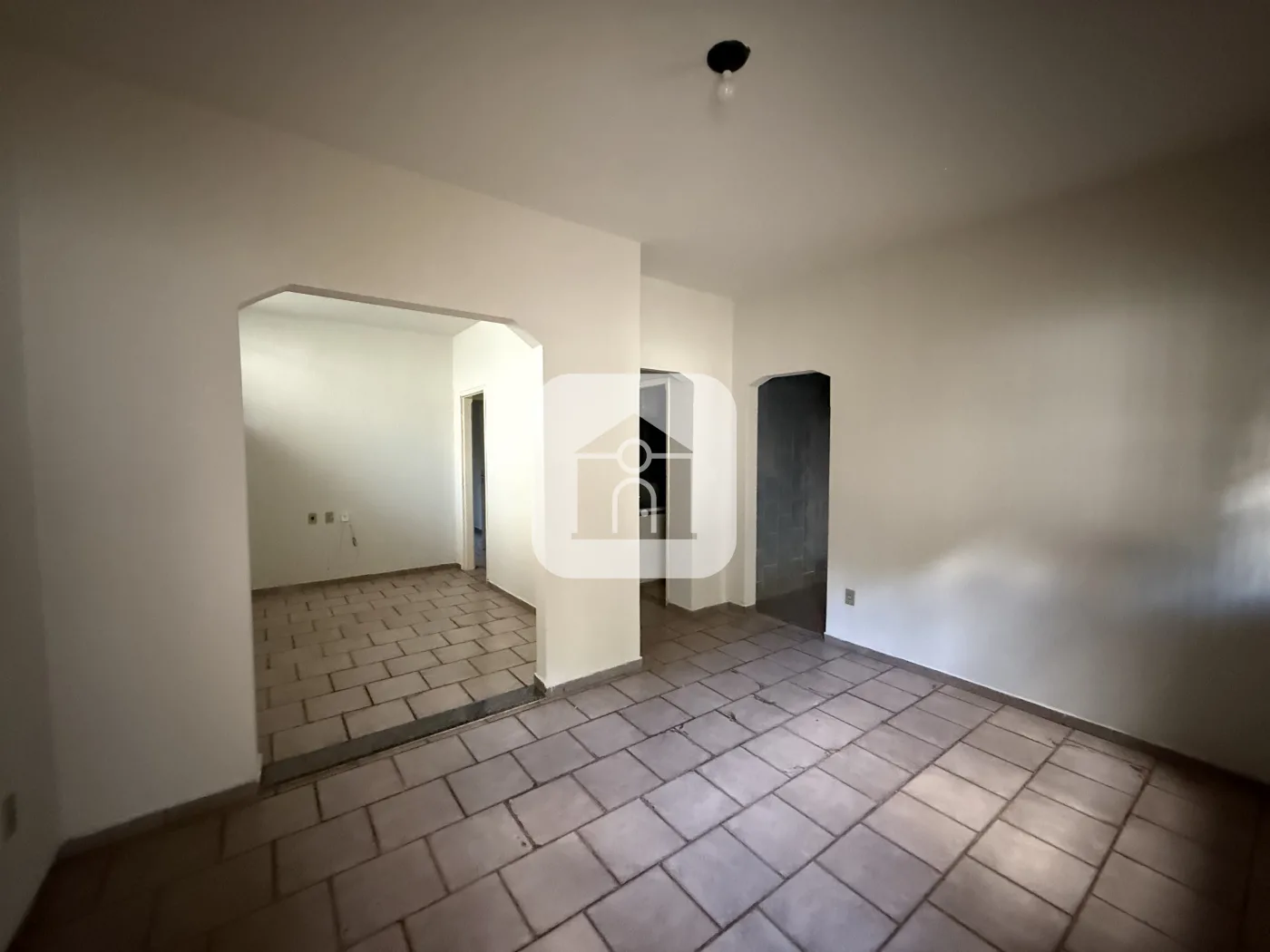 Alugar Casa / Padr&atilde;o em Uberl&acirc;ndia R$ 2.200,00 - Foto 3