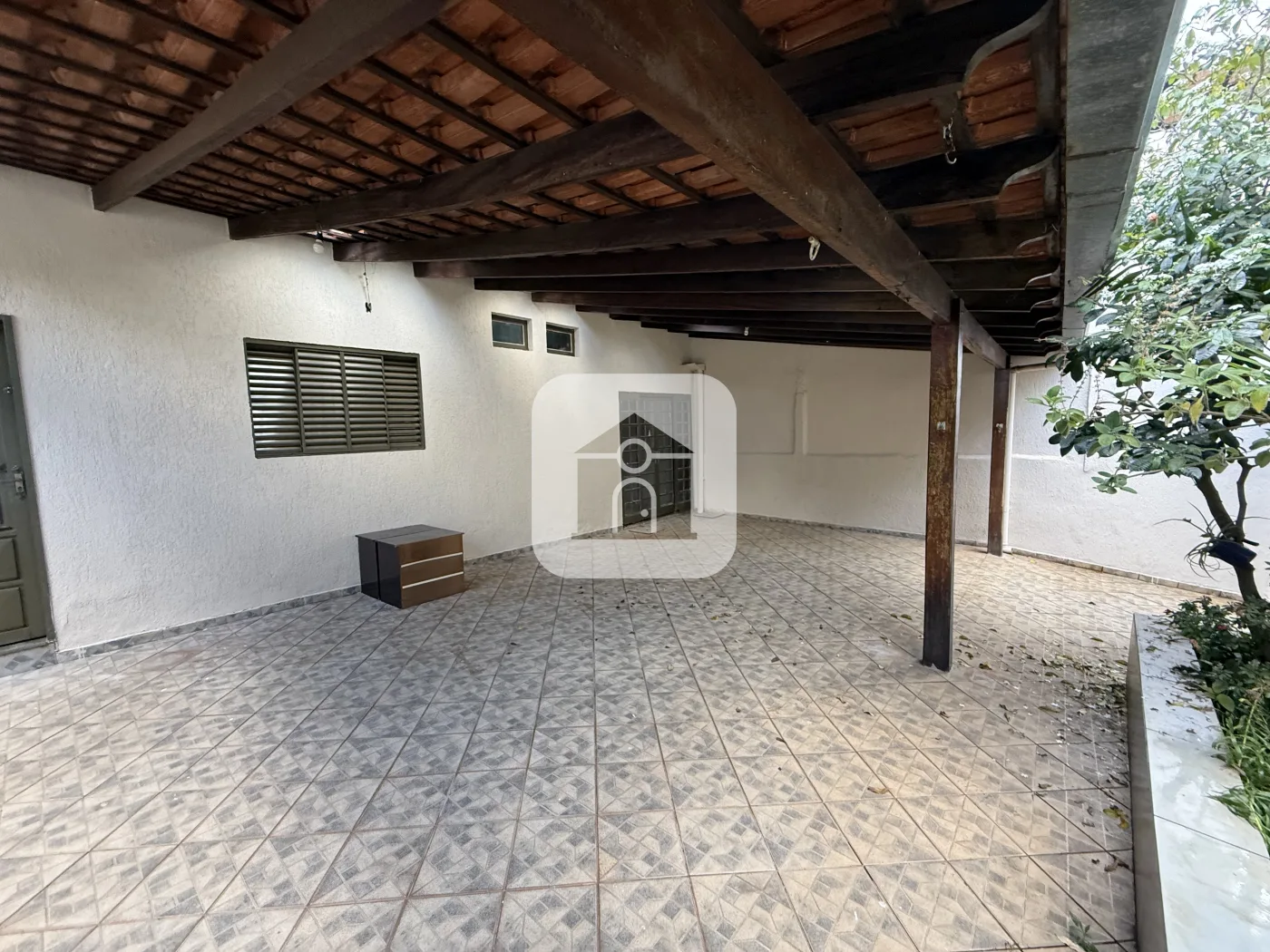 Alugar Casa / Padr&atilde;o em Uberl&acirc;ndia R$ 2.200,00 - Foto 1