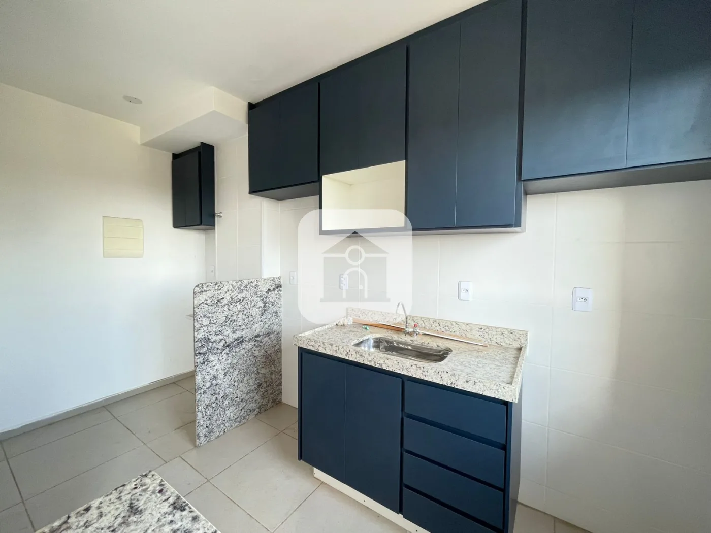 Alugar Apartamento / Padr&atilde;o em Uberl&acirc;ndia R$ 1.100,00 - Foto 2