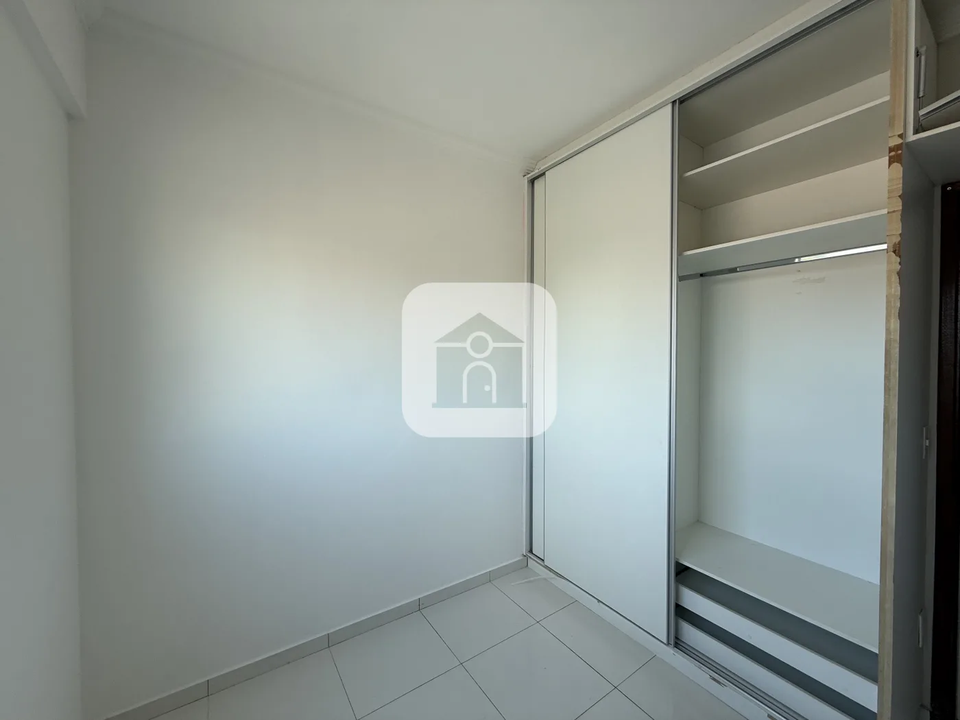 Alugar Apartamento / Padr&atilde;o em Uberl&acirc;ndia R$ 1.600,00 - Foto 4