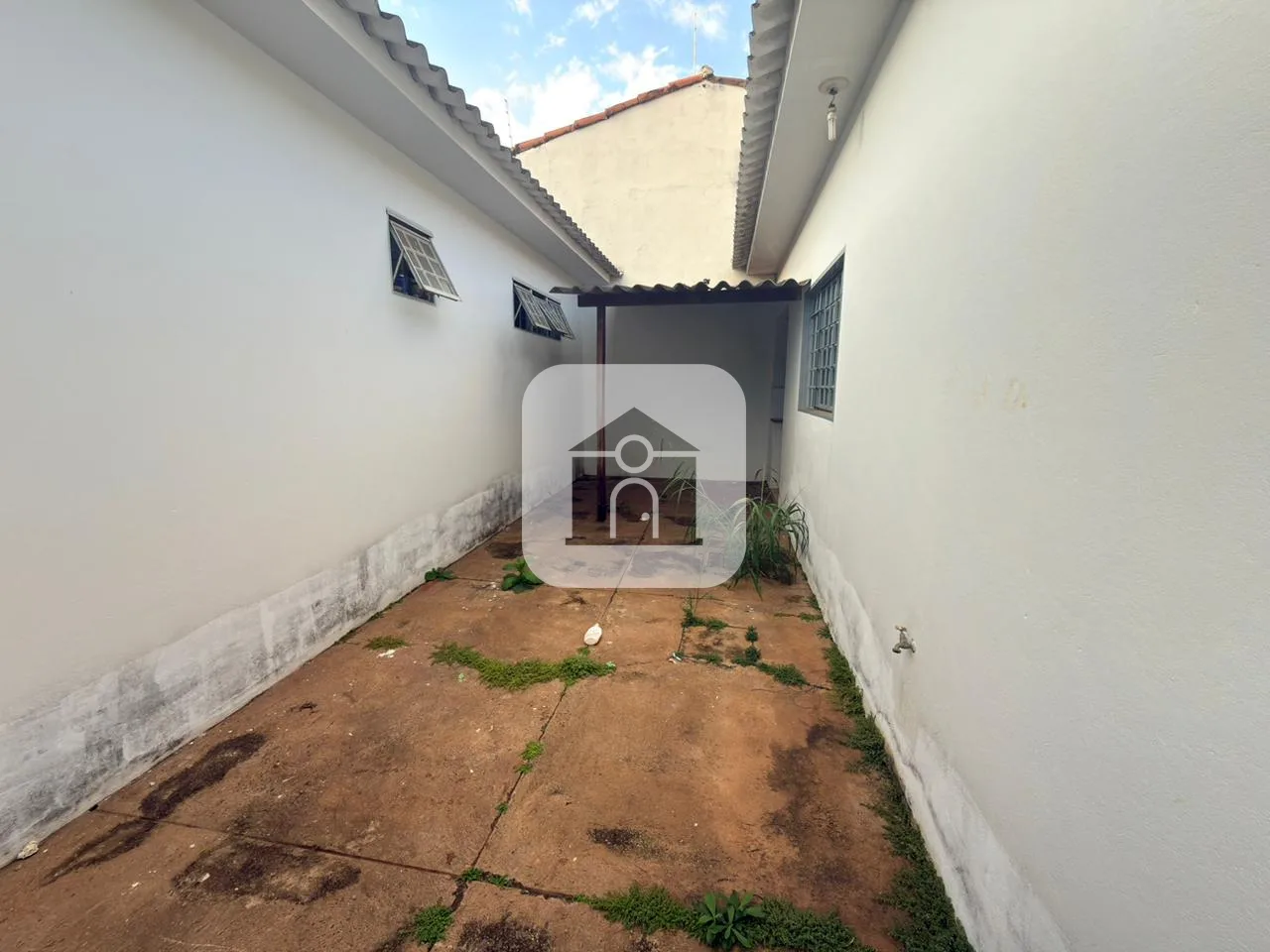 Alugar Casa / Col&ocirc;nia em Uberl&acirc;ndia R$ 1.200,00 - Foto 1