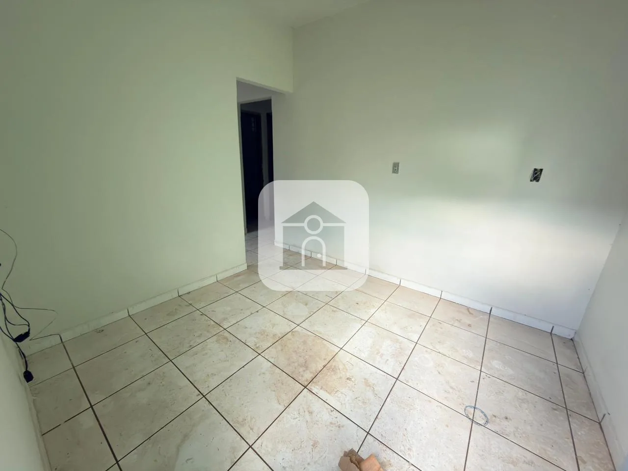 Alugar Casa / Col&ocirc;nia em Uberl&acirc;ndia R$ 1.200,00 - Foto 2