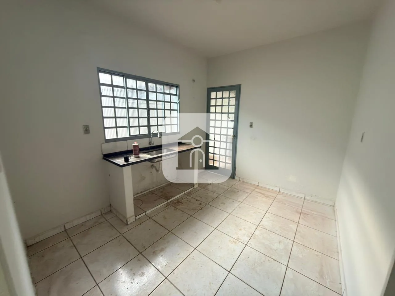Alugar Casa / Col&ocirc;nia em Uberl&acirc;ndia R$ 1.200,00 - Foto 4