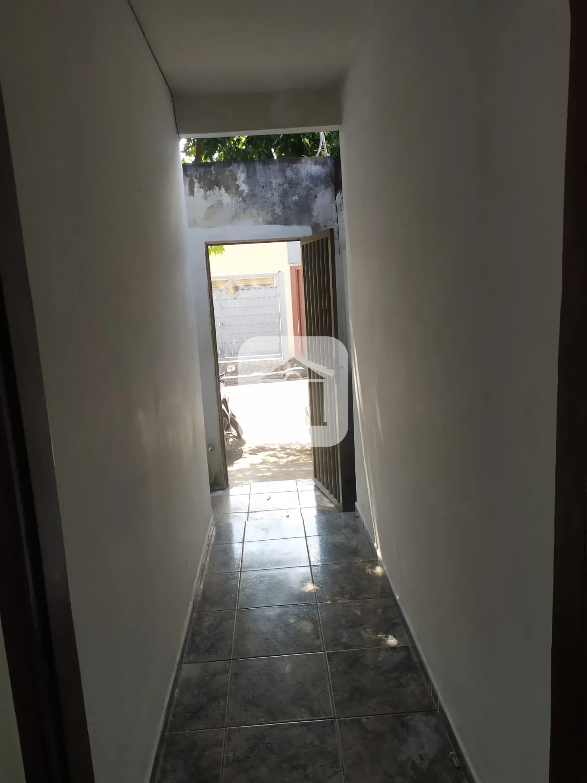 Alugar Casa / Padr&atilde;o em Uberl&acirc;ndia R$ 1.100,00 - Foto 4