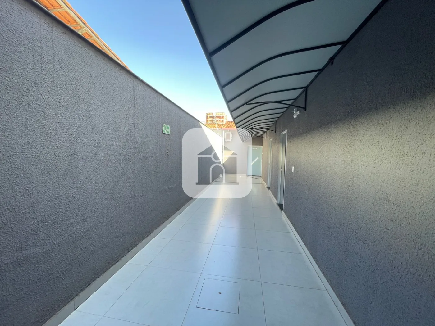 Alugar Comercial / Sala Comercial em Uberl&acirc;ndia R$ 2.000,00 - Foto 2