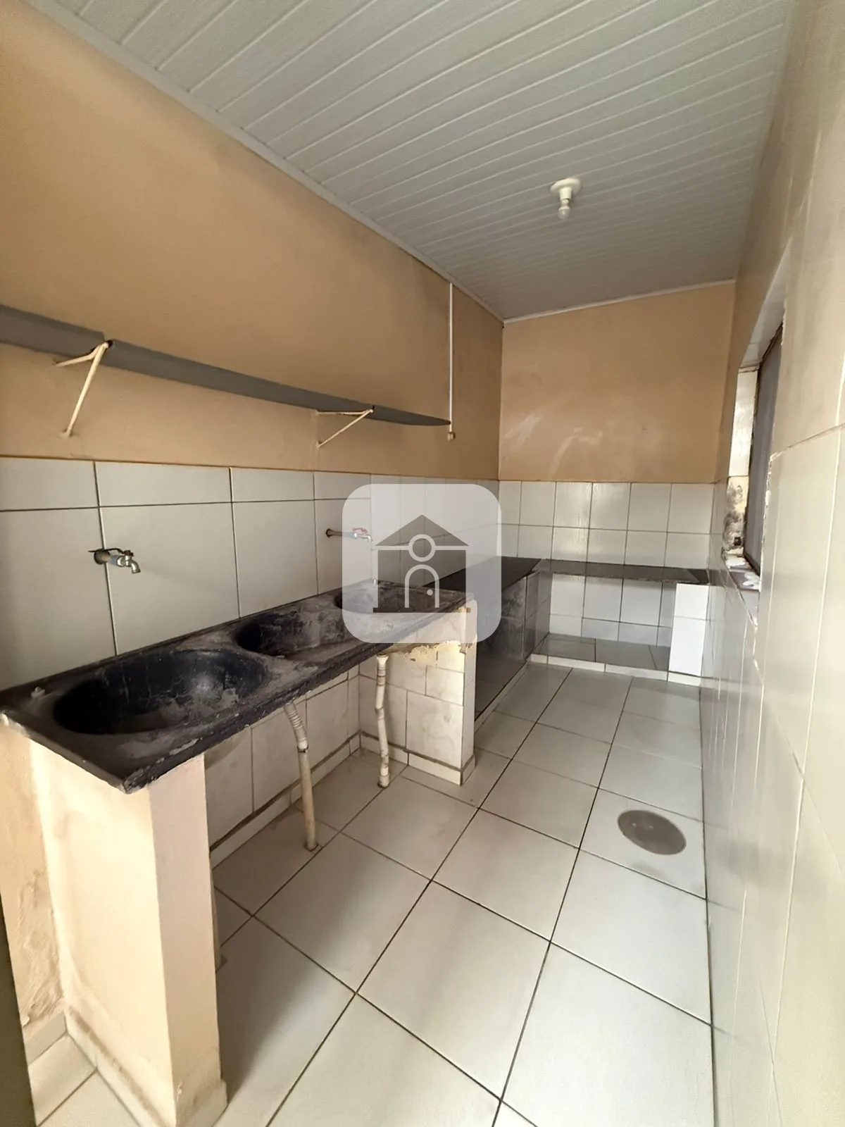 Alugar Comercial / Casa Comercial em Araguari R$ 1.950,00 - Foto 12