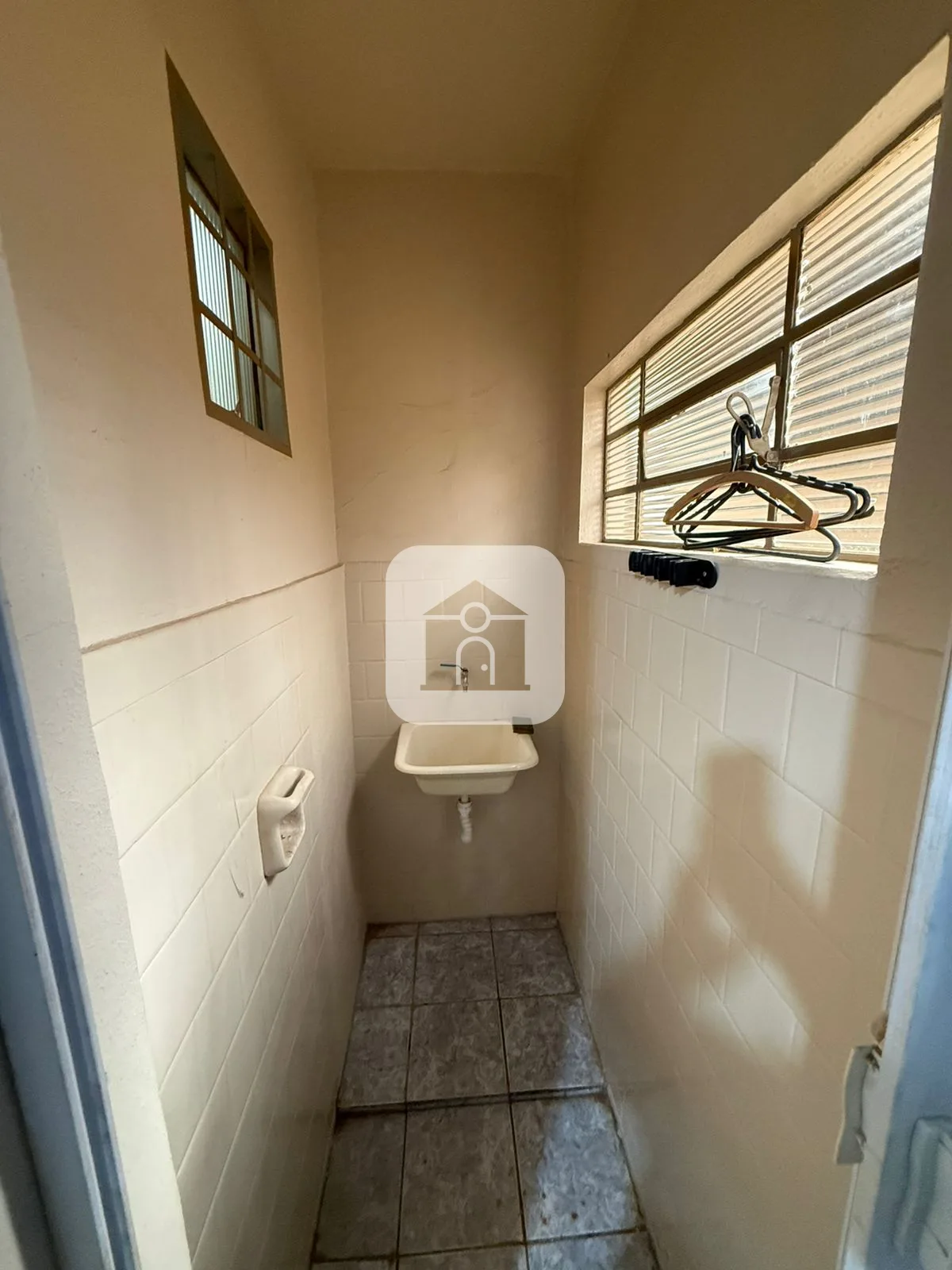 Alugar Comercial / Casa Comercial em Araguari R$ 1.950,00 - Foto 16