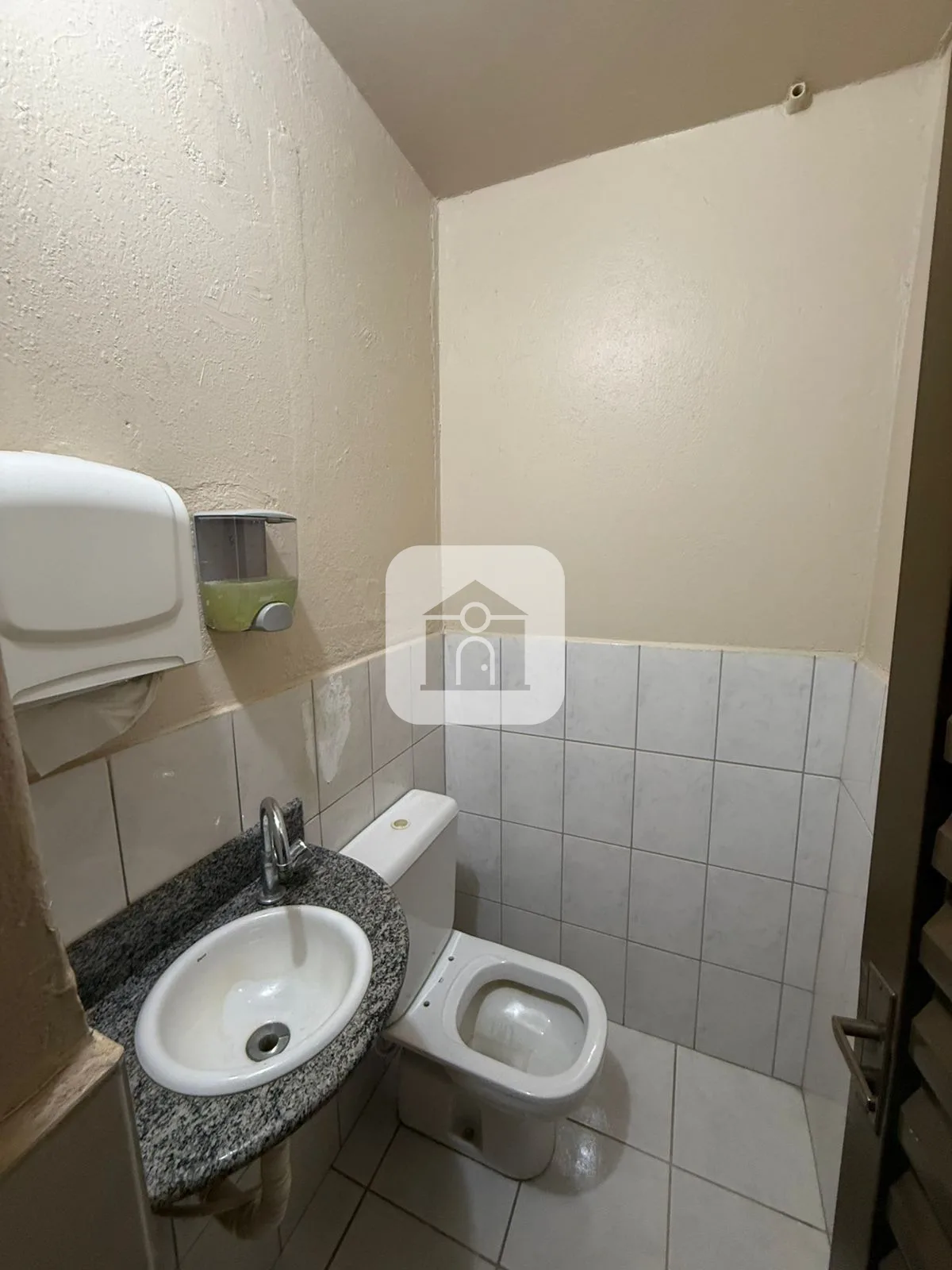 Alugar Comercial / Casa Comercial em Araguari R$ 1.950,00 - Foto 17