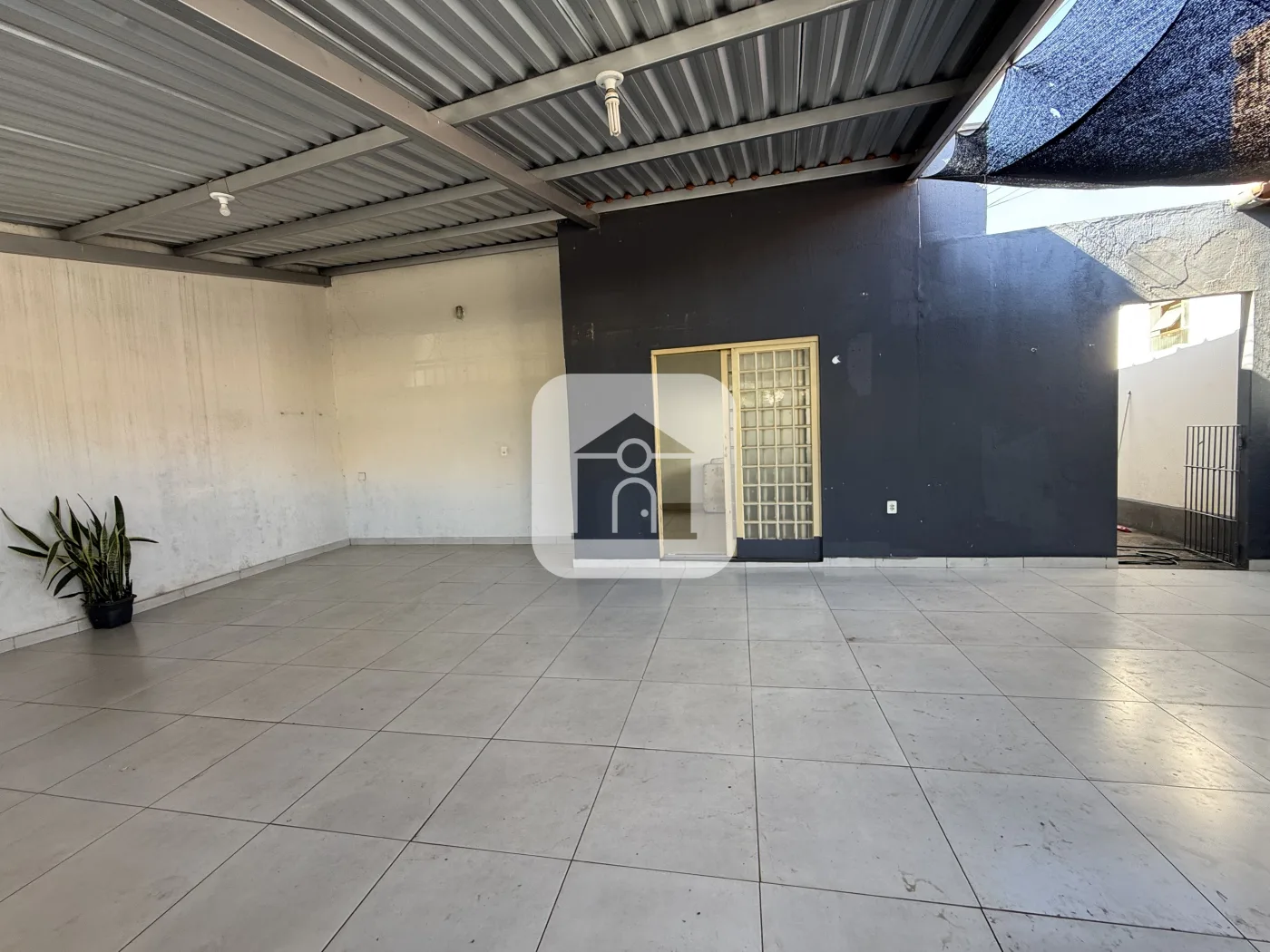 Alugar Casa / Padr&atilde;o em Uberl&acirc;ndia R$ 2.800,00 - Foto 2