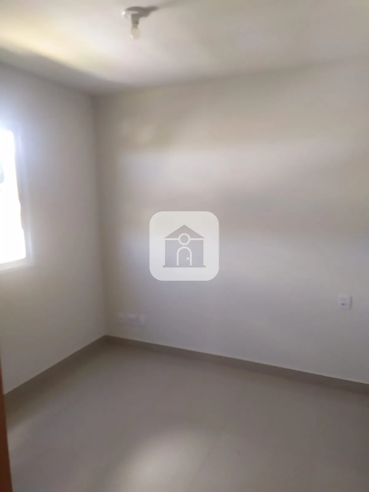 Alugar Apartamento / Sobrado em Uberl&acirc;ndia R$ 1.100,00 - Foto 1
