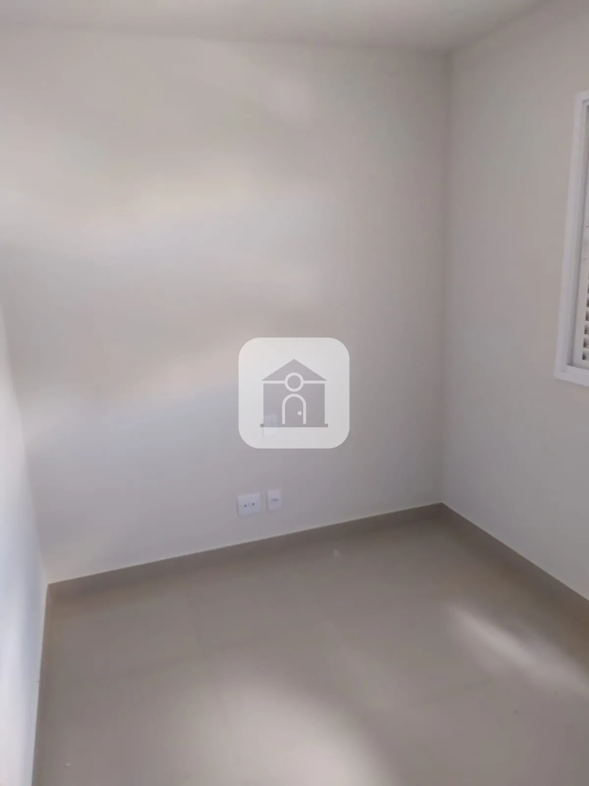Alugar Apartamento / Sobrado em Uberl&acirc;ndia R$ 1.100,00 - Foto 2