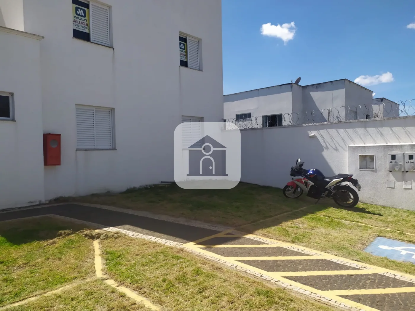 Alugar Apartamento / Sobrado em Uberl&acirc;ndia R$ 1.100,00 - Foto 11
