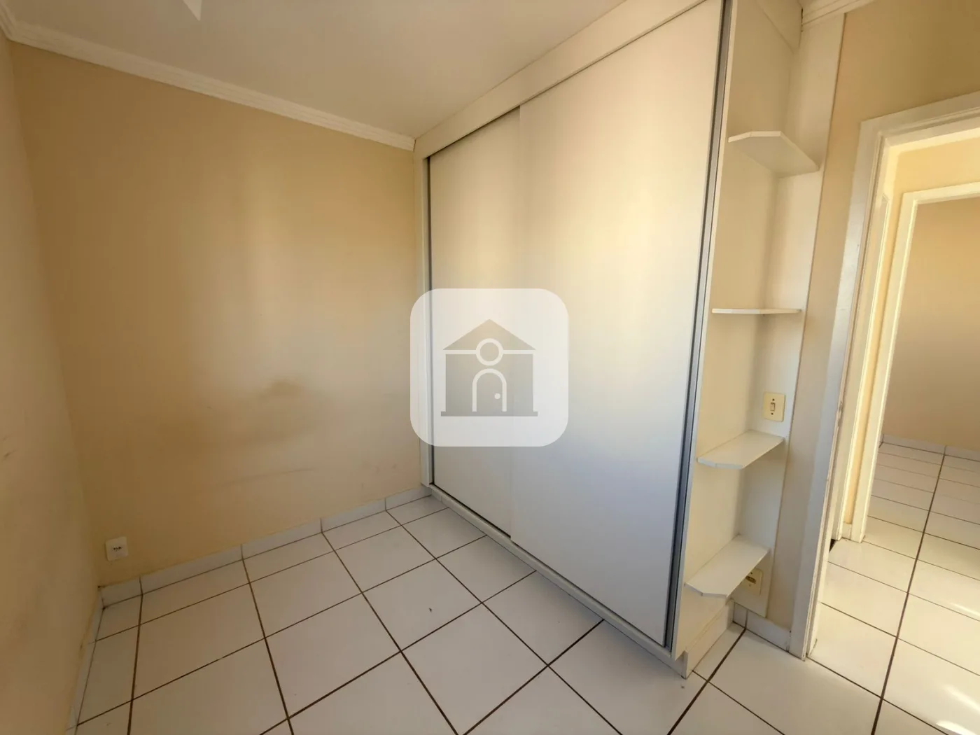 Alugar Apartamento / Padr&atilde;o em Uberlandia R$ 1.350,00 - Foto 3