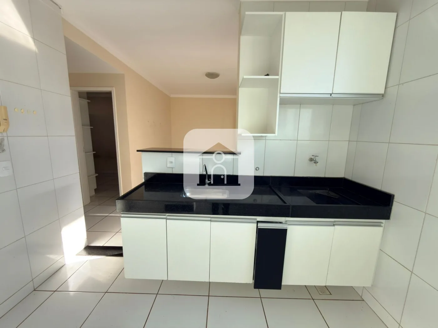 Alugar Apartamento / Padr&atilde;o em Uberlandia R$ 1.350,00 - Foto 9