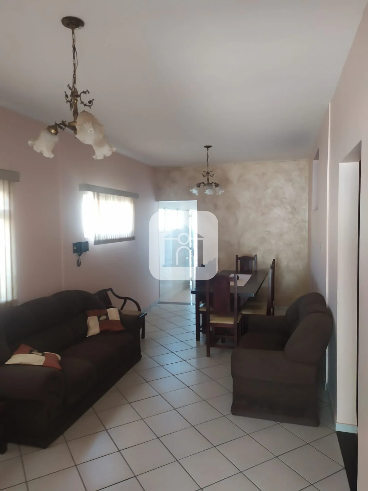 Alugar Casa / Padr&atilde;o em Uberl&acirc;ndia R$ 4.000,00 - Foto 3