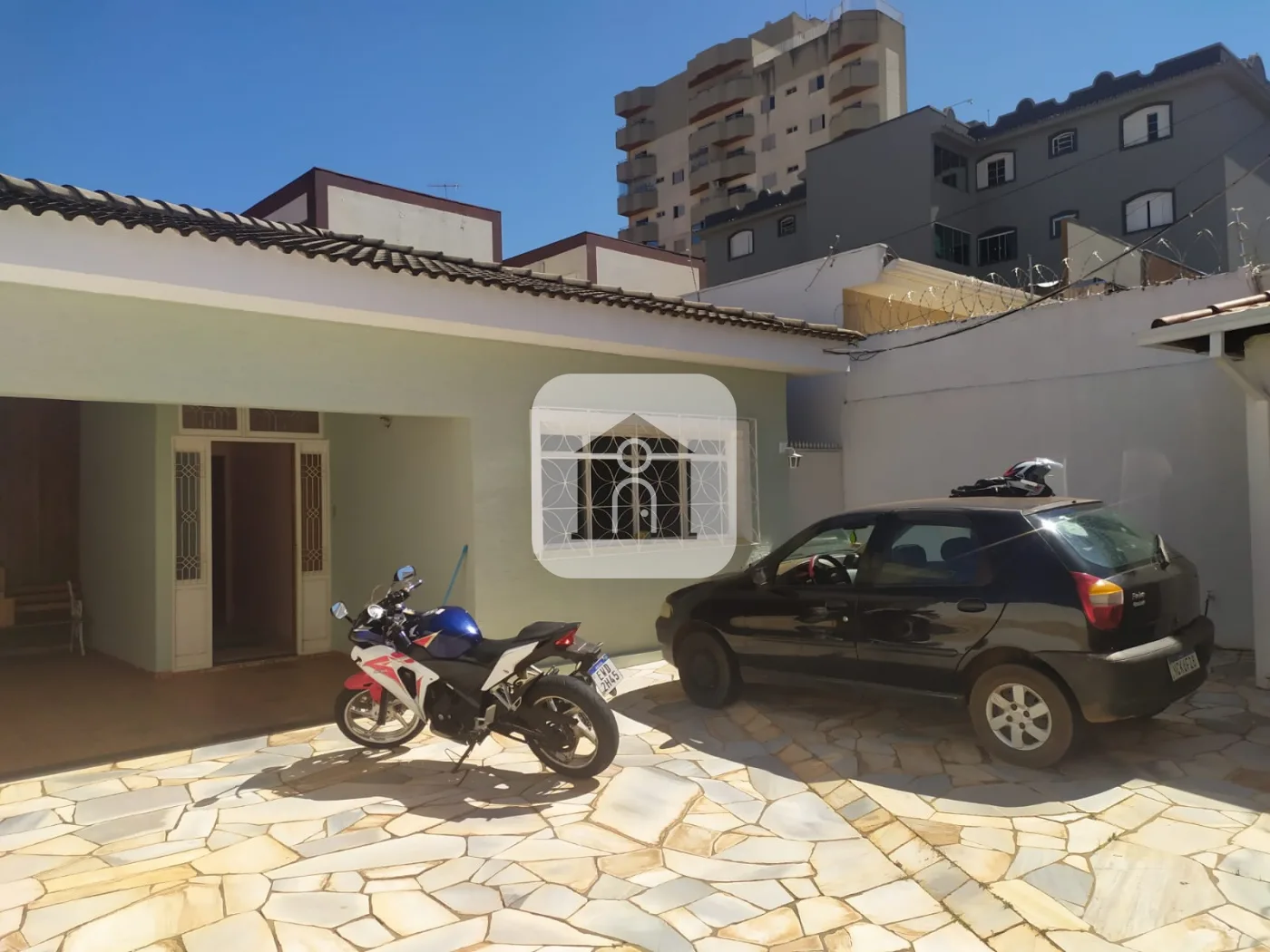 Alugar Casa / Padr&atilde;o em Uberl&acirc;ndia R$ 4.000,00 - Foto 1