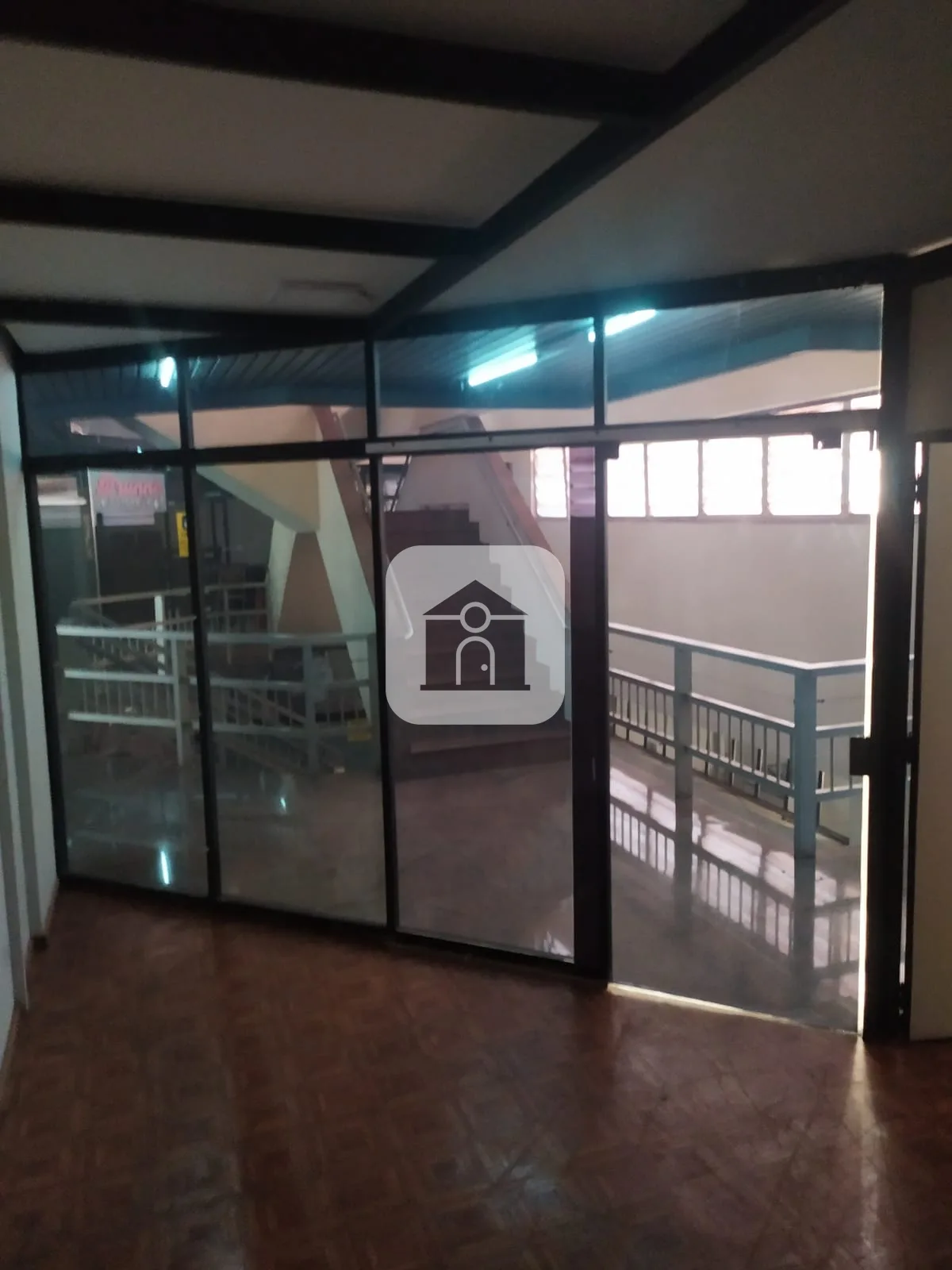 Alugar Comercial / Sala Comercial em Uberl&acirc;ndia R$ 2.000,00 - Foto 1