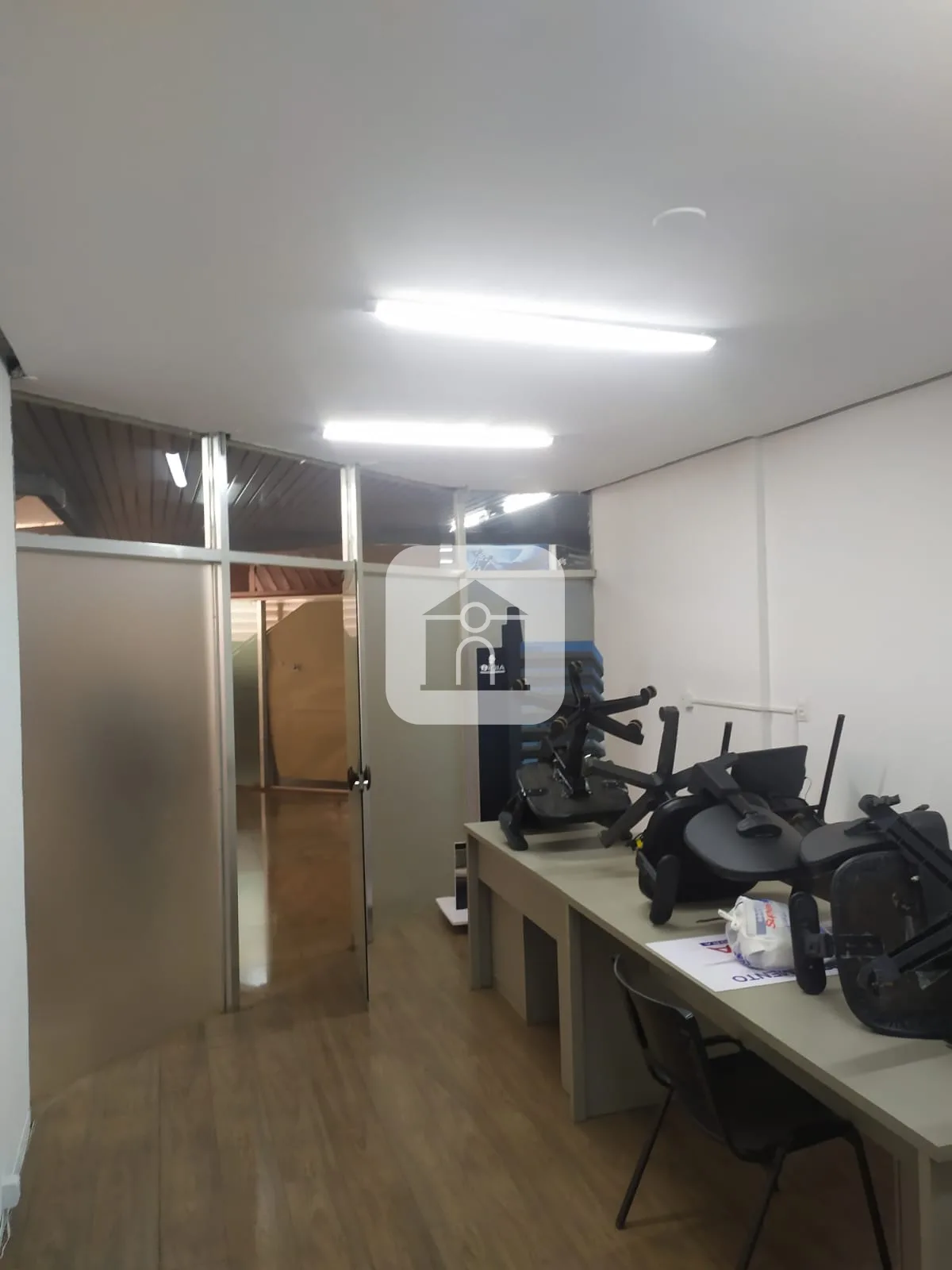 Alugar Comercial / Sala Comercial em Uberl&acirc;ndia R$ 2.000,00 - Foto 4