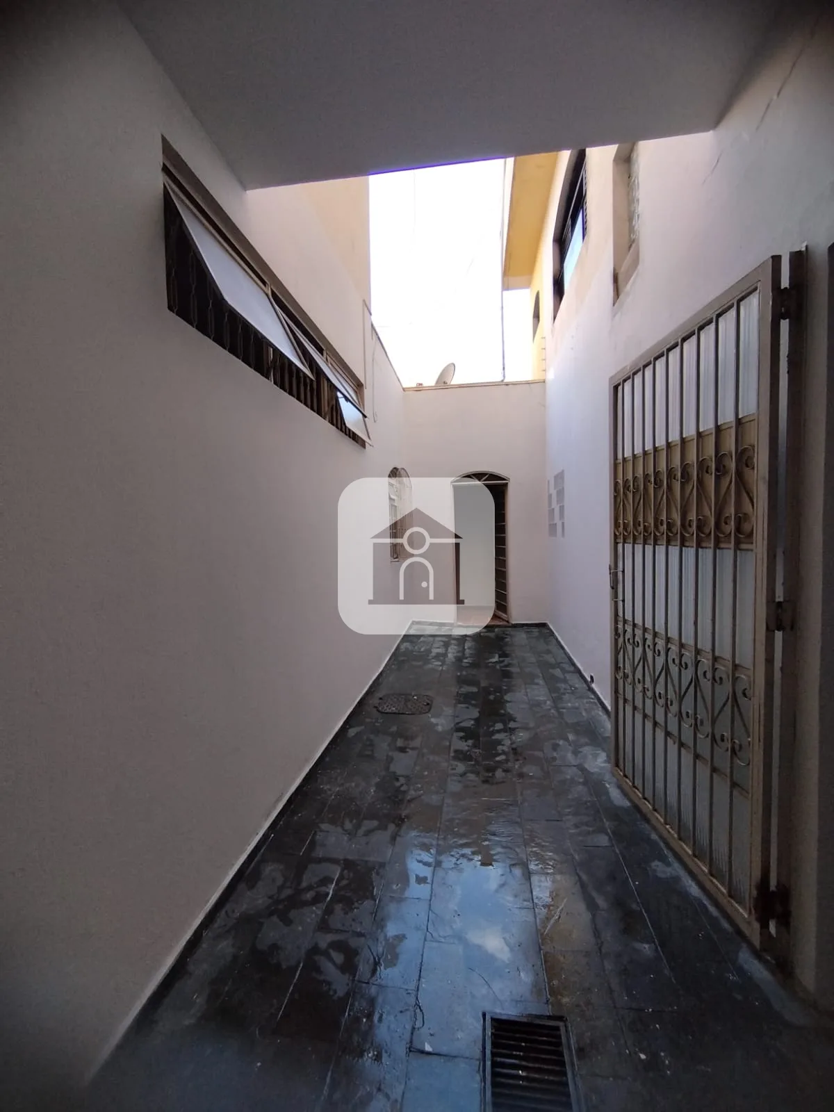 Alugar Casa / Padr&atilde;o em Uberl&acirc;ndia R$ 2.000,00 - Foto 2