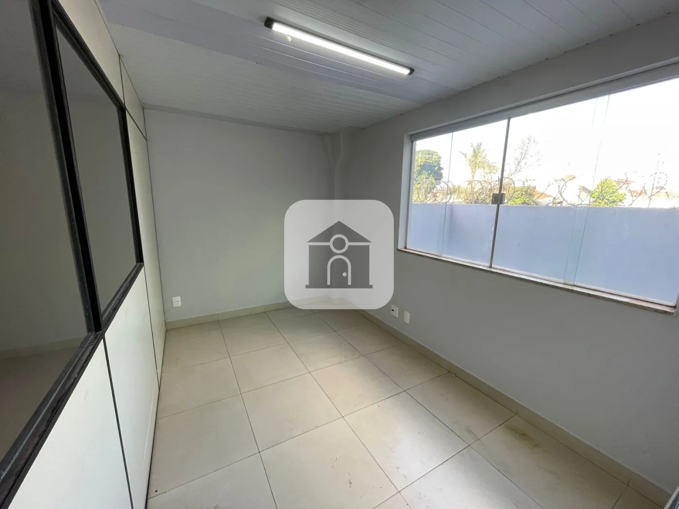 Alugar Comercial / Galp&atilde;o em Uberl&acirc;ndia R$ 8.000,00 - Foto 1