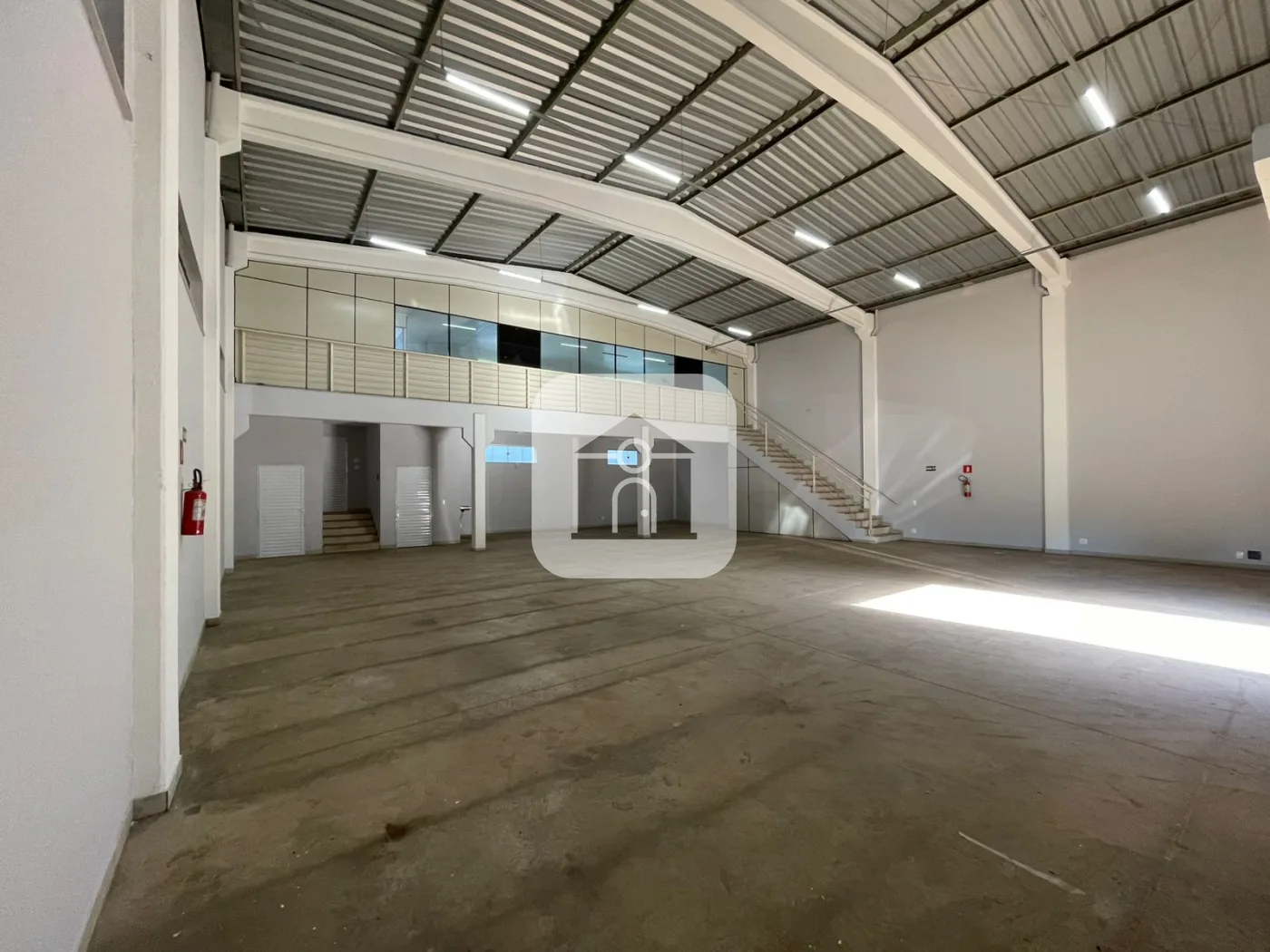 Alugar Comercial / Galp&atilde;o em Uberl&acirc;ndia R$ 8.000,00 - Foto 2