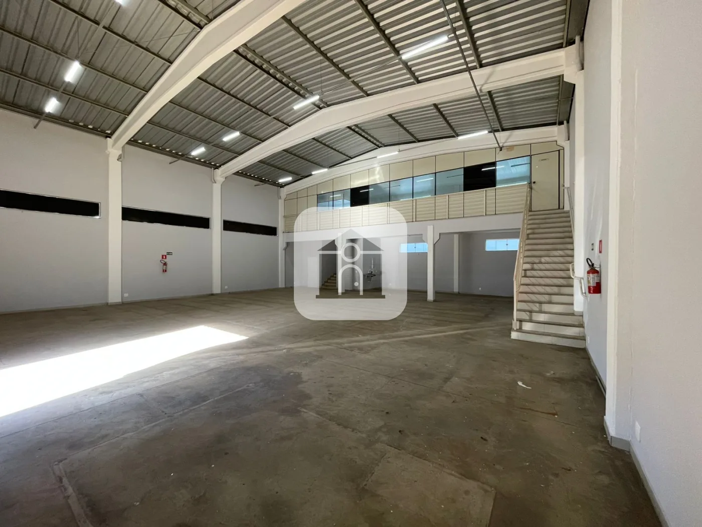 Alugar Comercial / Galp&atilde;o em Uberl&acirc;ndia R$ 8.000,00 - Foto 4