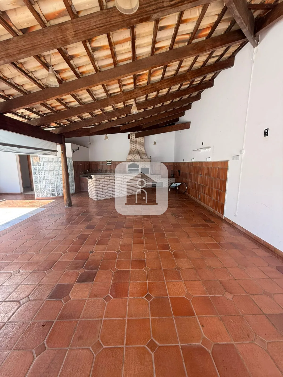 Alugar Casa / Padr&atilde;o em Araguari R$ 7.000,00 - Foto 2