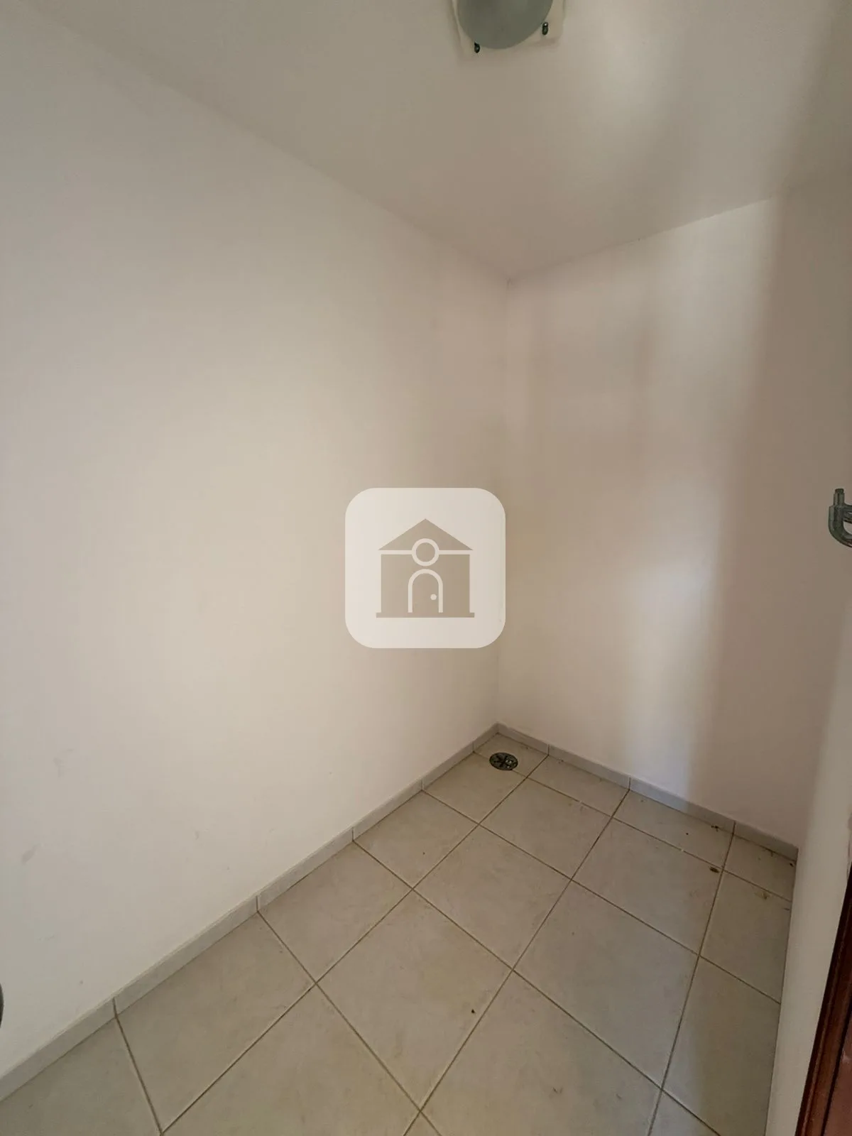 Alugar Casa / Padr&atilde;o em Araguari R$ 7.000,00 - Foto 5