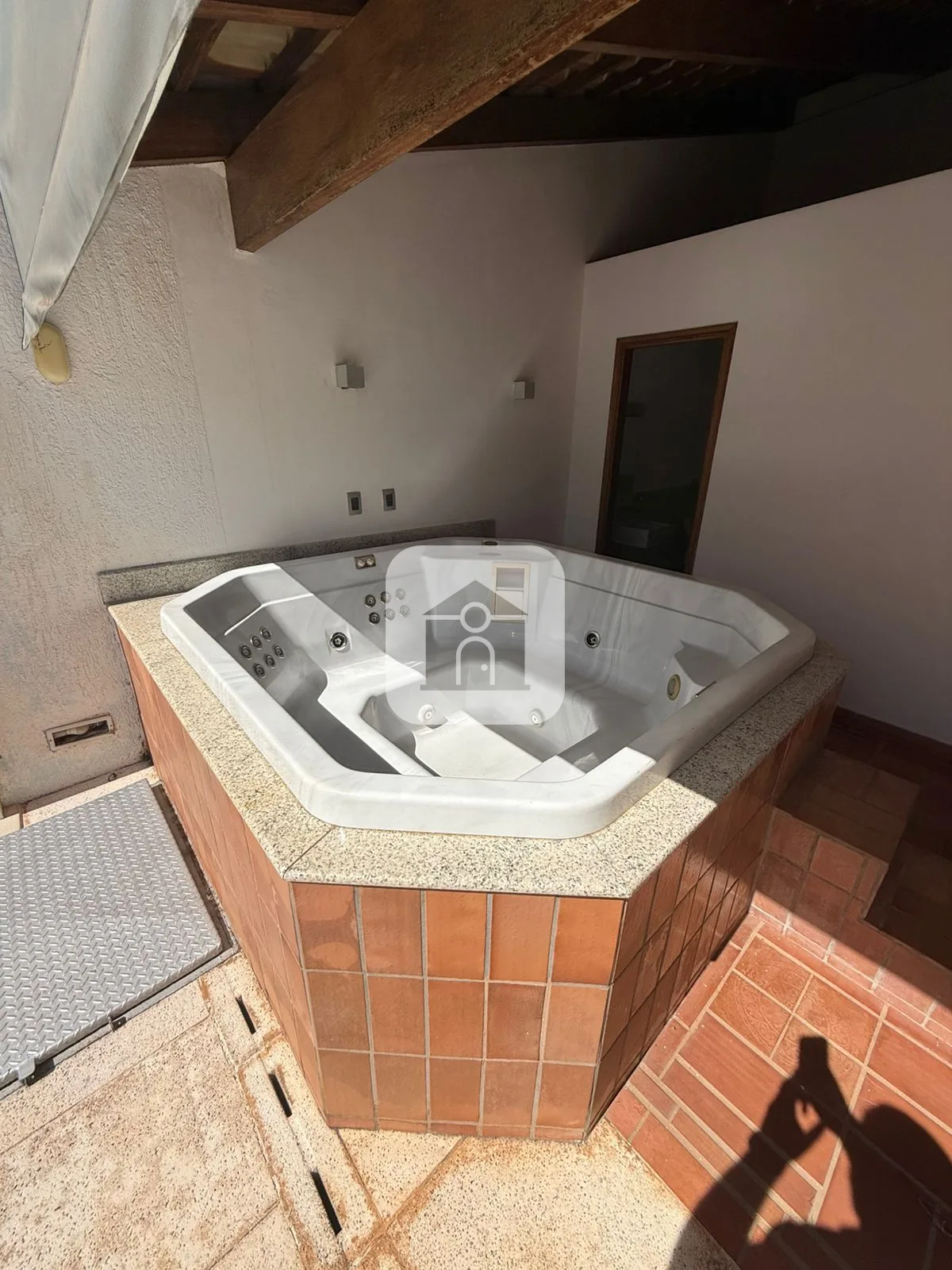 Alugar Casa / Padr&atilde;o em Araguari R$ 7.000,00 - Foto 7
