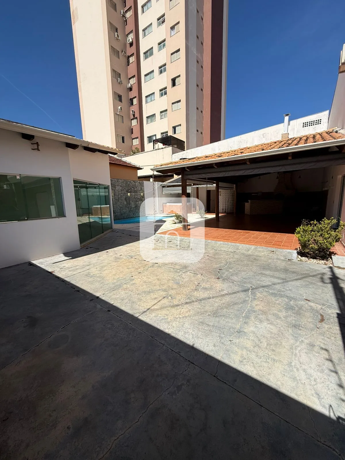 Alugar Casa / Padr&atilde;o em Araguari R$ 7.000,00 - Foto 11