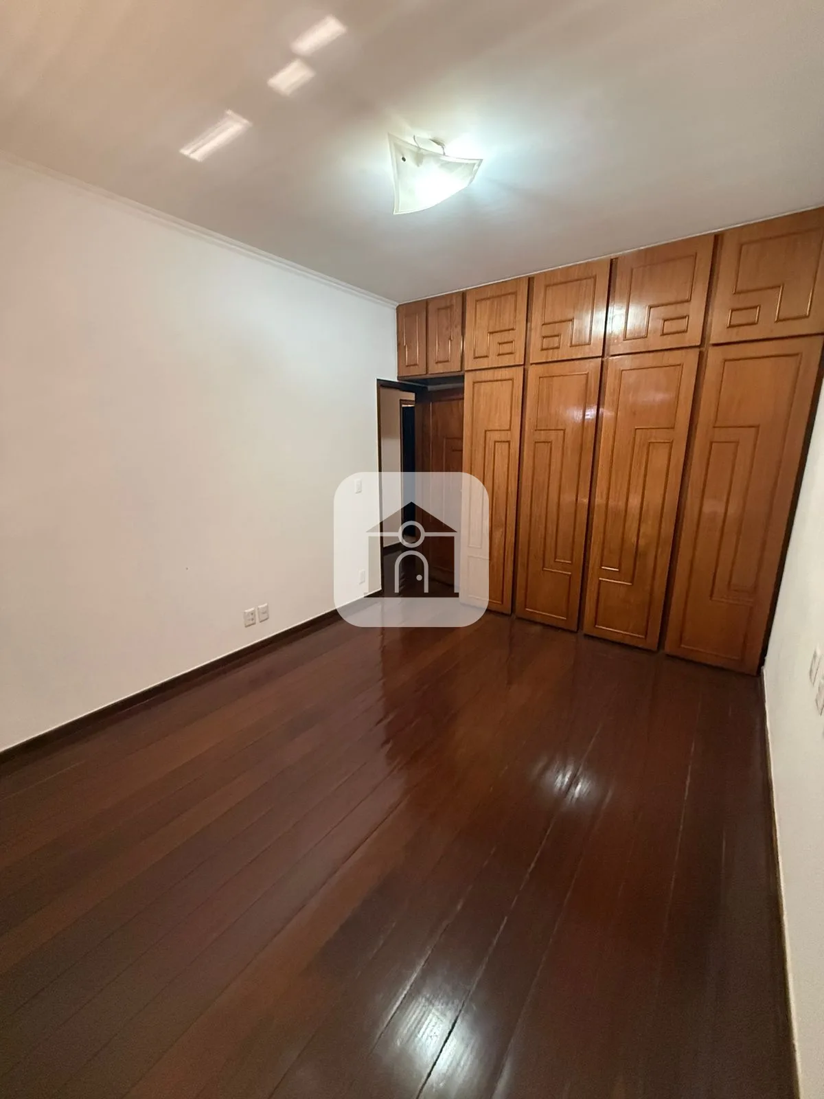 Alugar Casa / Padr&atilde;o em Araguari R$ 7.000,00 - Foto 16