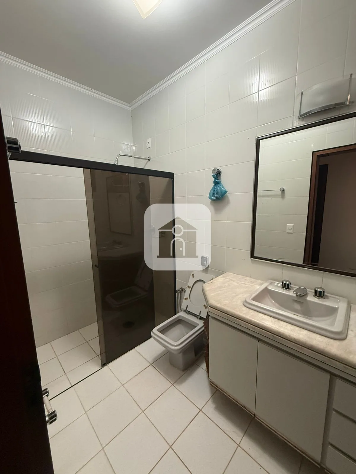 Alugar Casa / Padr&atilde;o em Araguari R$ 7.000,00 - Foto 19