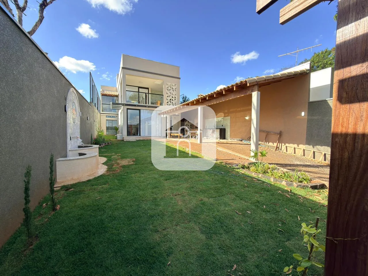 Alugar Casa / Sobrado em Uberl&acirc;ndia R$ 4.500,00 - Foto 1