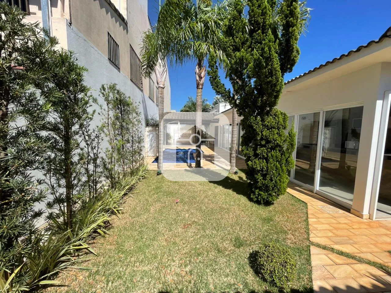 Alugar Casa / Padr&atilde;o em Uberl&acirc;ndia R$ 4.500,00 - Foto 3