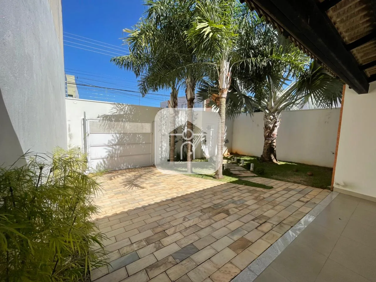 Alugar Casa / Padr&atilde;o em Uberl&acirc;ndia R$ 4.500,00 - Foto 1
