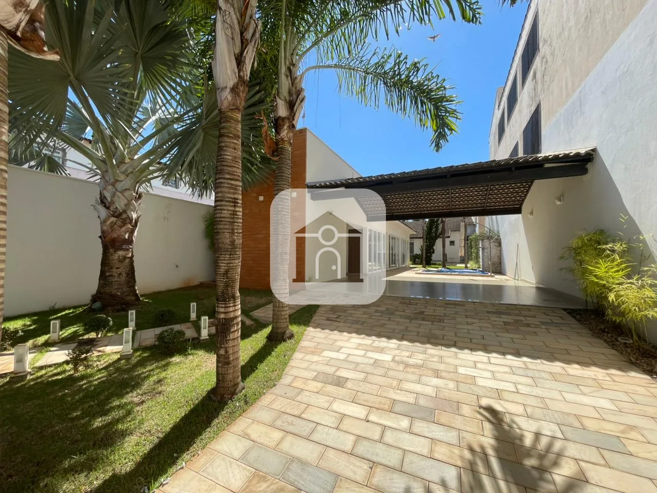 Alugar Casa / Padr&atilde;o em Uberl&acirc;ndia R$ 4.500,00 - Foto 2
