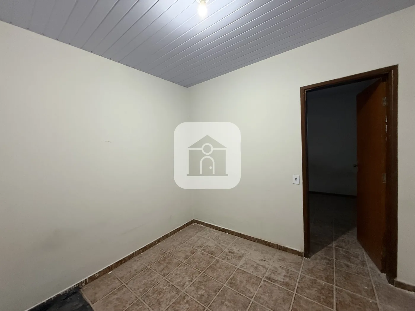 Alugar Casa / Padr&atilde;o em Uberl&acirc;ndia R$ 1.100,00 - Foto 3
