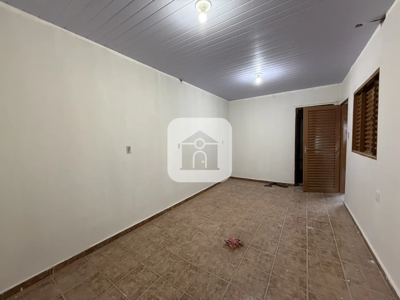 Alugar Casa / Padr&atilde;o em Uberl&acirc;ndia R$ 1.100,00 - Foto 4
