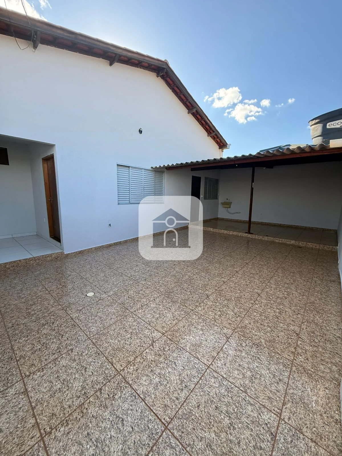 Alugar Casa / Padr&atilde;o em Araguari R$ 1.300,00 - Foto 2
