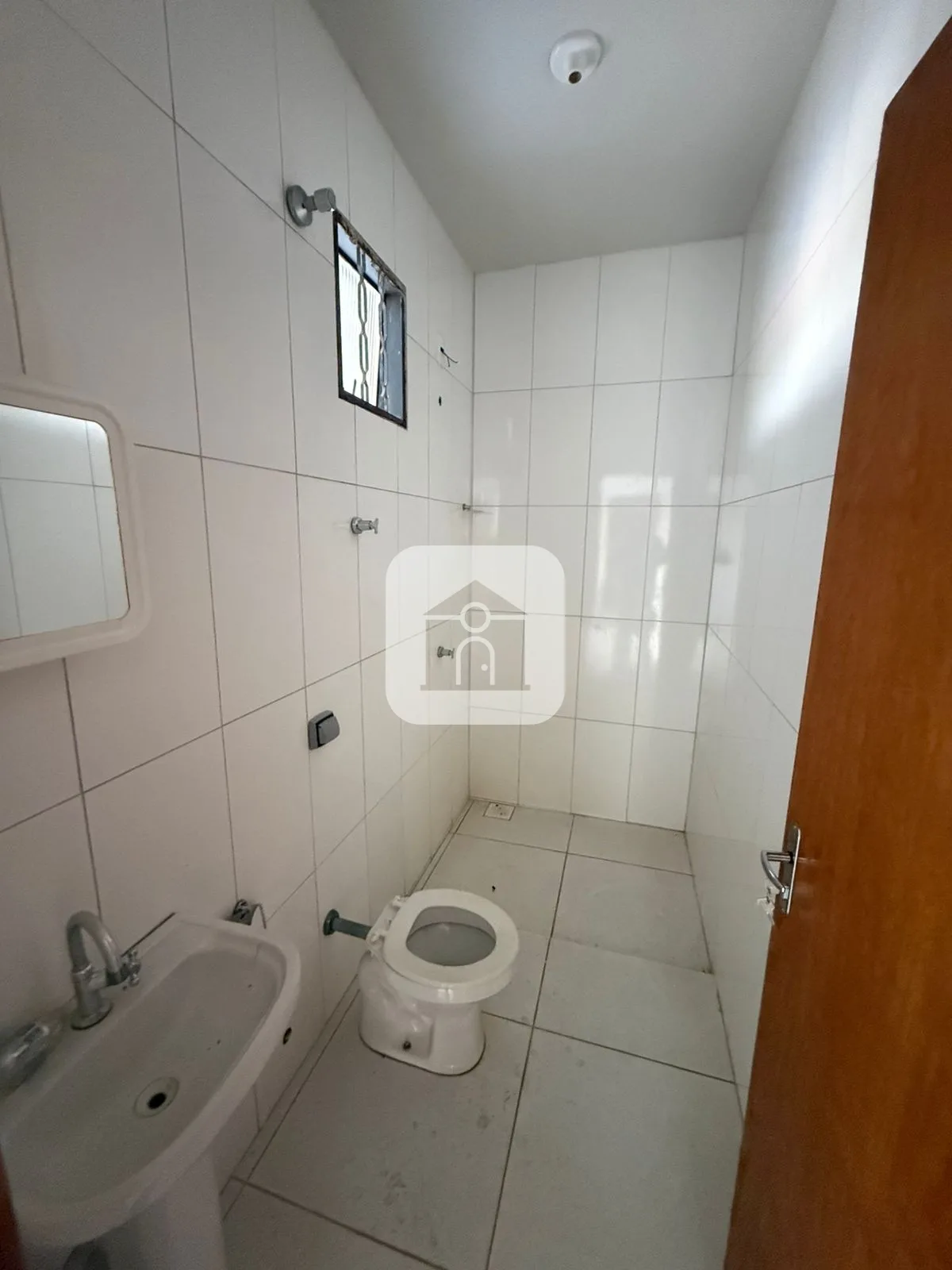 Alugar Casa / Padr&atilde;o em Araguari R$ 1.300,00 - Foto 4