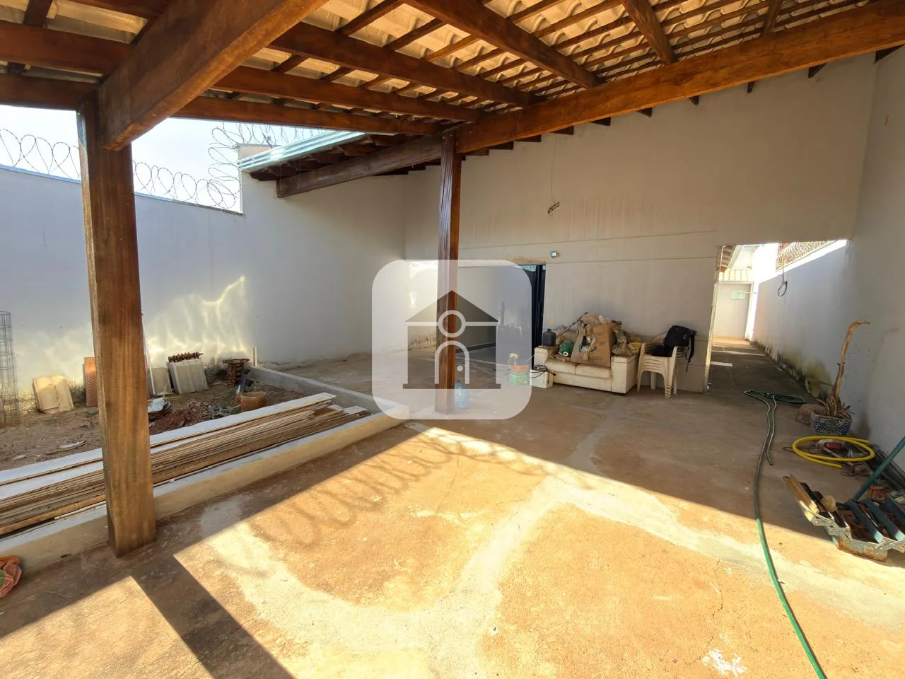 Alugar Casa / Padr&atilde;o em Uberl&acirc;ndia R$ 1.700,00 - Foto 1